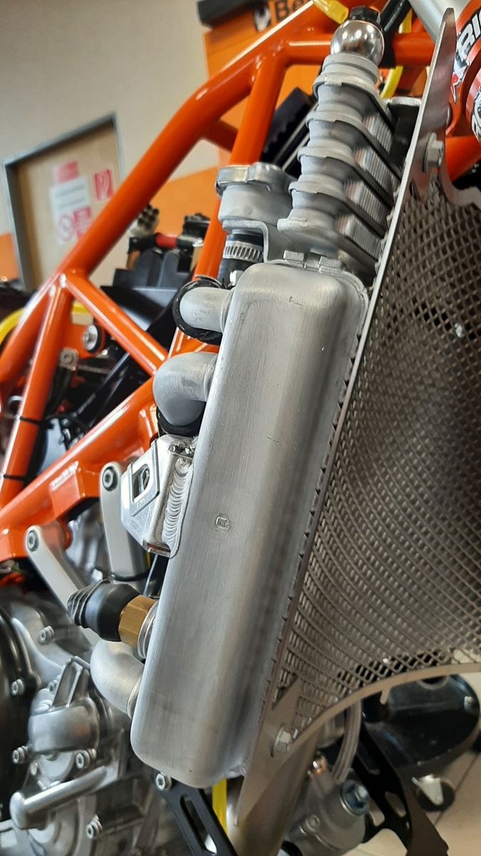 Foto unboxing dakarského špeciálu Štefana Svitka KTM 450 Rally Factory Replica 2022